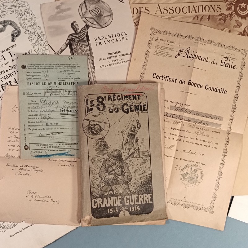 SOUVENIR D'UN CAPORAL DU GENIE ENTRE 1909 ET 1937 LIVRET PAPIER DIPLOMES PHOTOS CERTIFICATS ET PERIODE 1914 1918